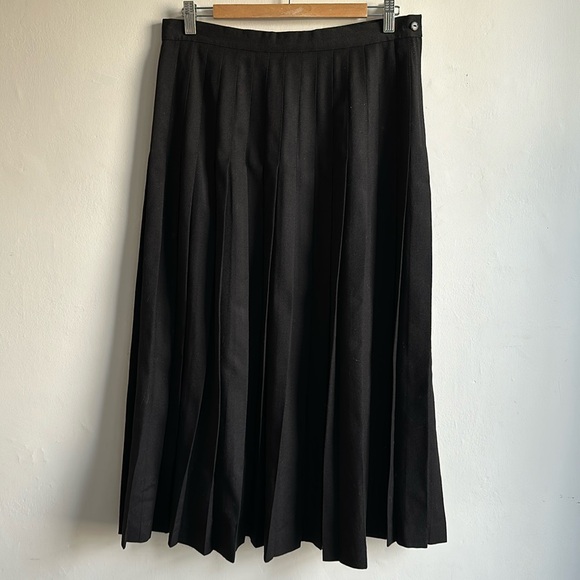 Cleo Petites Dresses & Skirts - Vintage 100% wool pleated midi skirt women’s US10